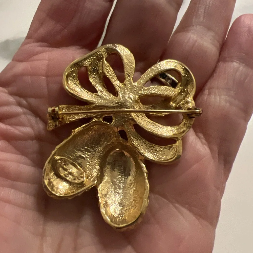 Signed Danecraft Christmas Pinecones Bow Ribbon‎ Brooch Pin